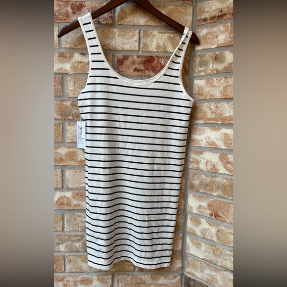 NEW- GRACE & LACE SHORT SLEEVE TANK TOP / ONE SIZE - Picture 6 of 9